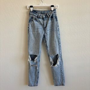 American Eagle  Woman’s distressed mom jeans in a light wash, Size 0